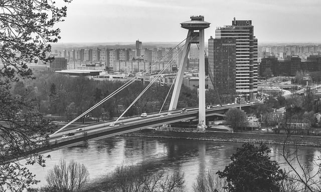 most SNP a sídlisko Petržalka Bratislava