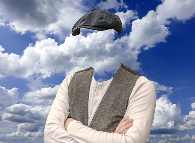 muž v šiltovke